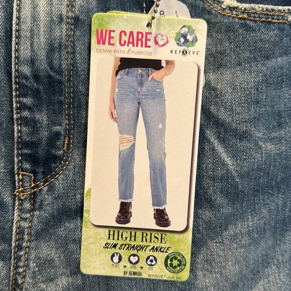 Rewash high rise slim straight Blue Distressed Jeans NWT 11/30 - Picture 3 of 15